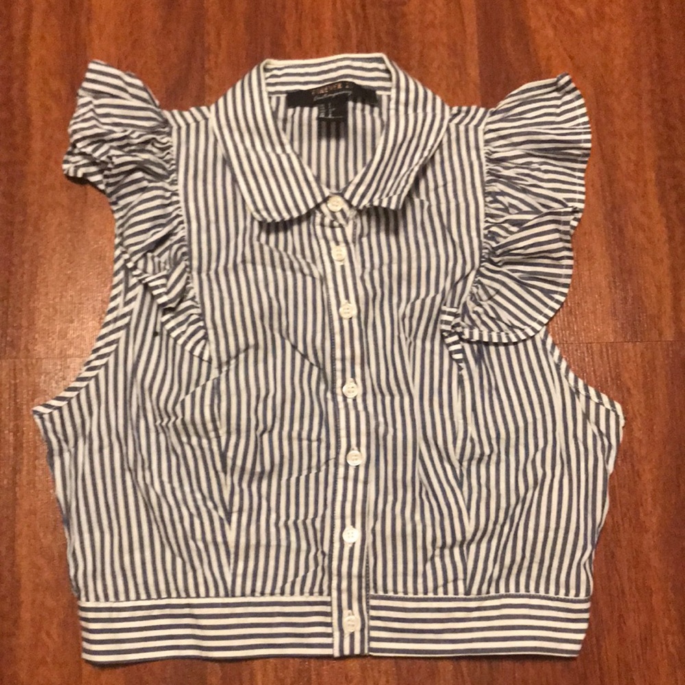 Forever 21 Cropped Button Up Blouse